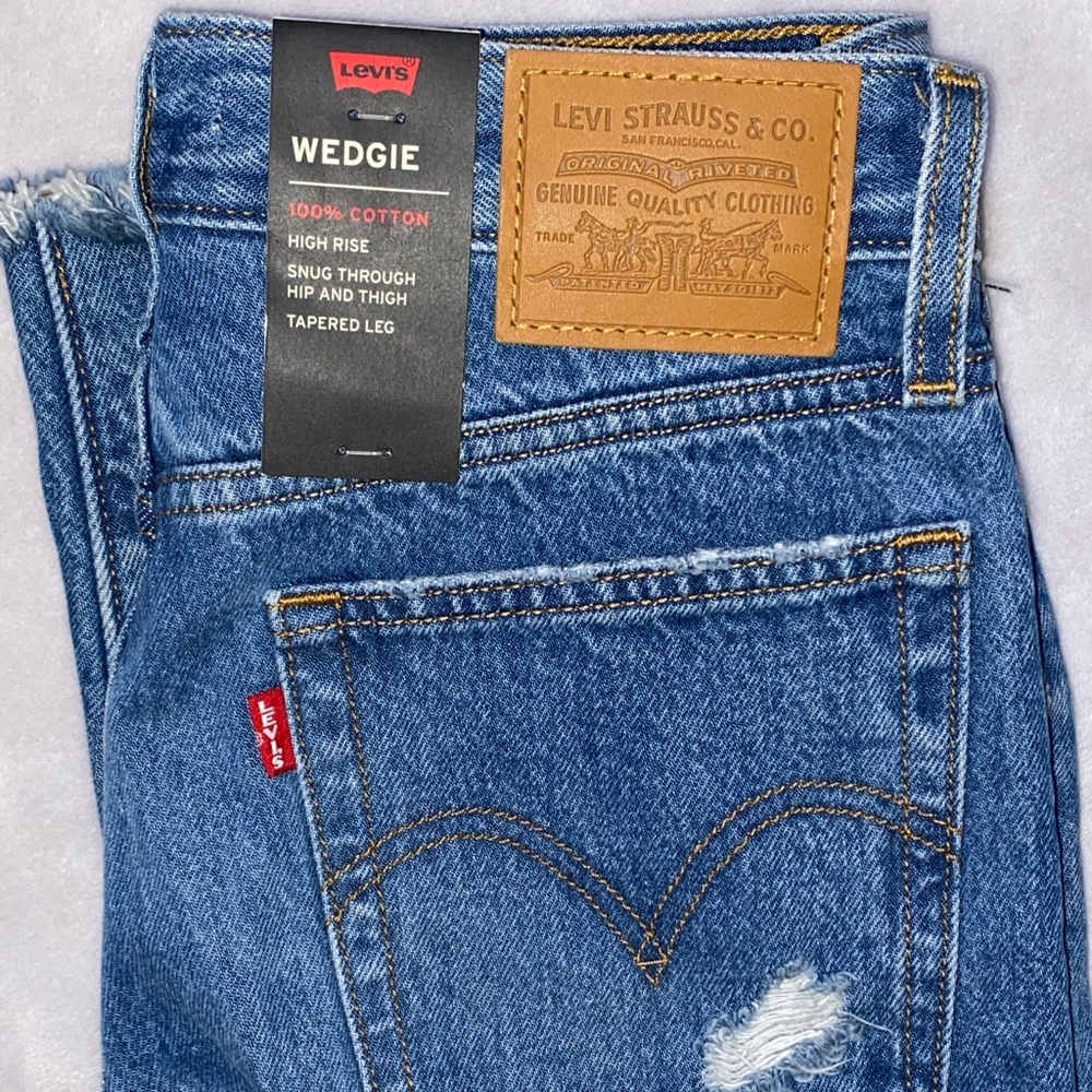 2 Pair’s of Wedgie straight fit Levi’s
